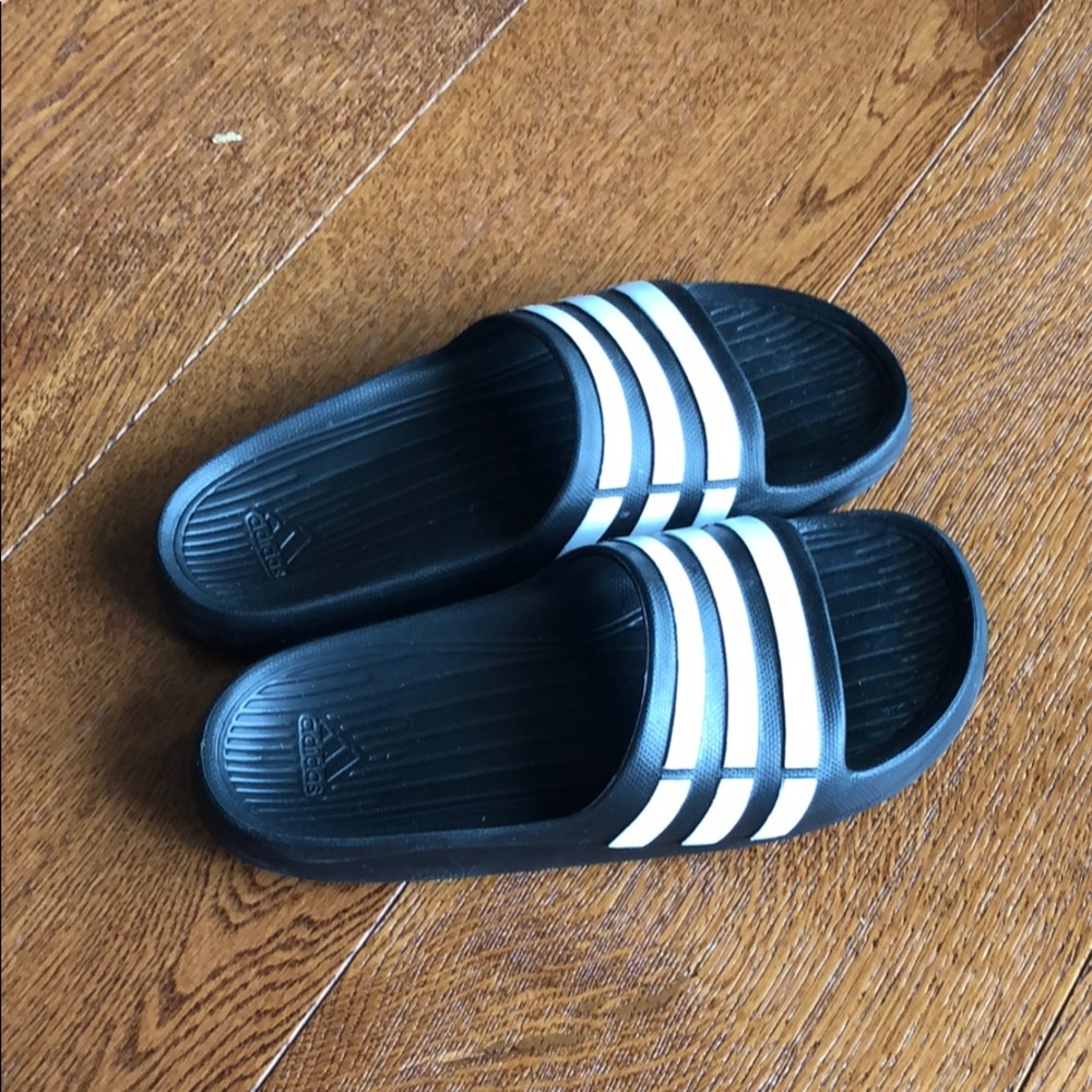 Adidas slide sandals size 6 - Picture 1 of 5